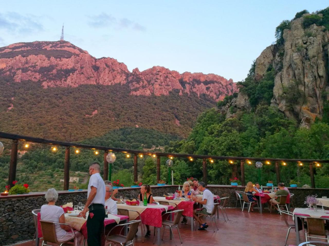 Hotel Sant'elene Dorgali Buitenkant foto